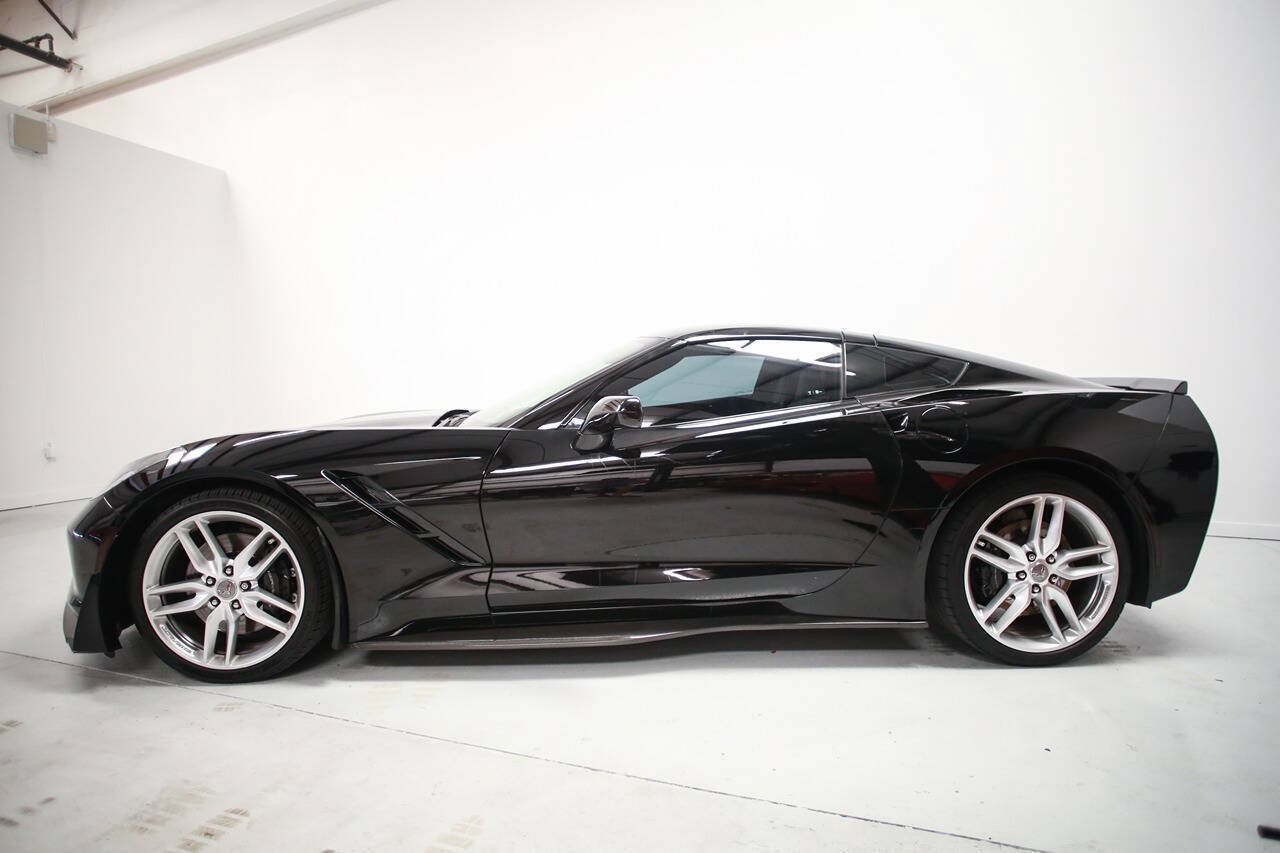 Used 2018 Chevrolet Corvette Stingray Coupe w/ Carbon Flash Badge Package RWD image 3