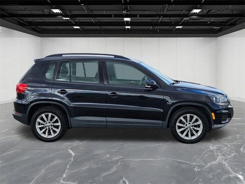 Used 2018 Volkswagen Tiguan Limited w/ Premium Package image 6