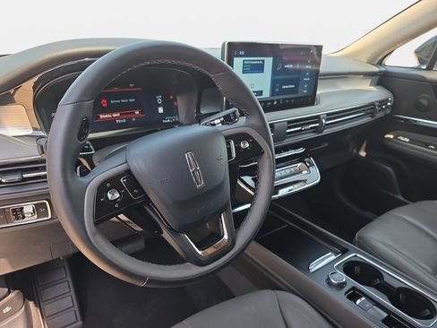 Used 2025 Lincoln Corsair FWD w/ Equipment Group 101A image 16