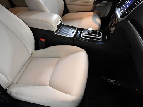 Used 2023 Chrysler 300 Touring w/ Sport Appearance Package image 22