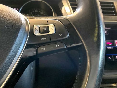 Used 2019 Volkswagen Tiguan SE w/ Panoramic Sunroof Package image 48