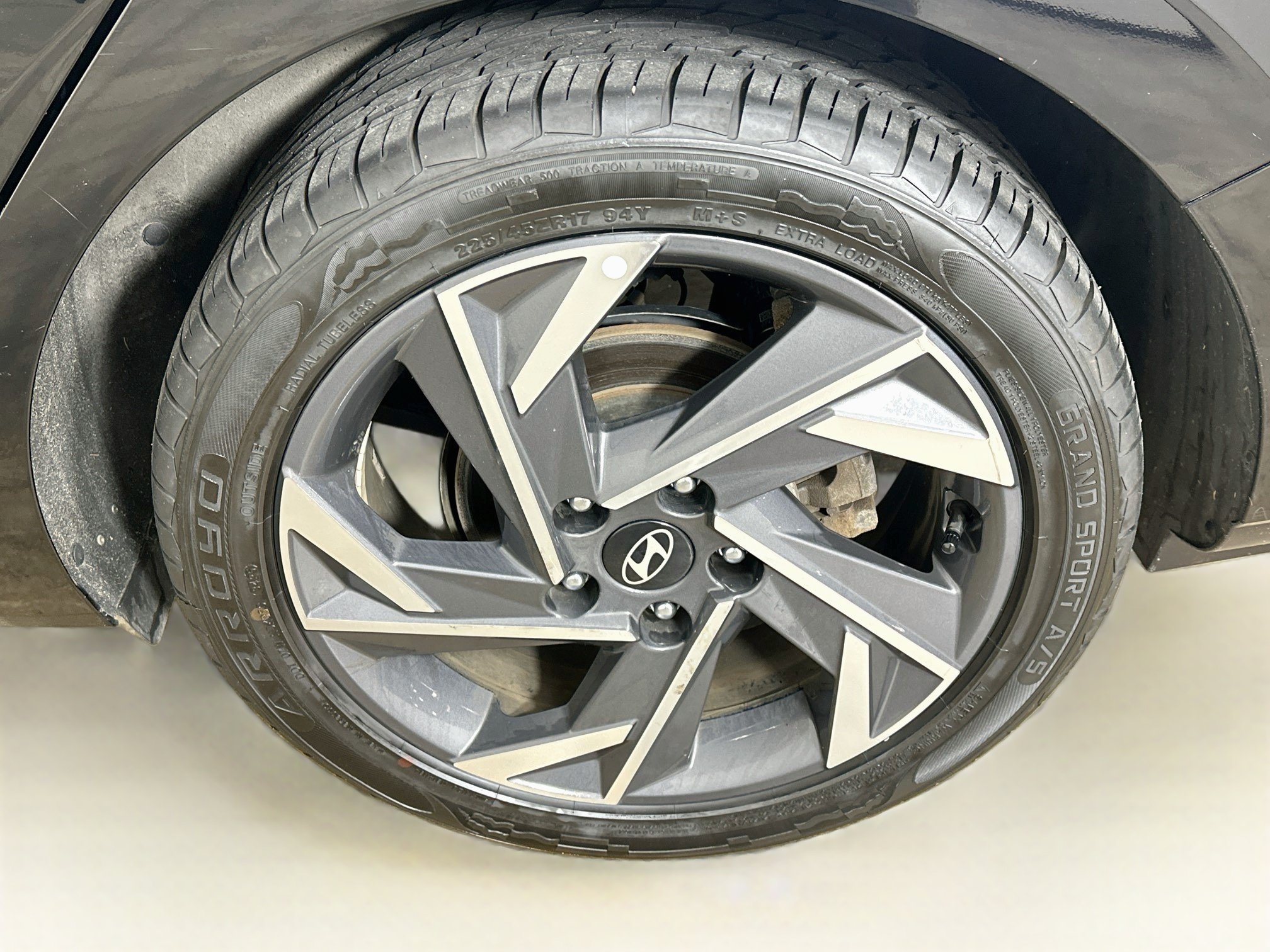 Used 2025 Hyundai Elantra Limited FWD image 11