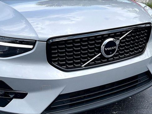 Used 2023 Volvo XC40 B4 Ultimate w/ Protection Package Premier FWD image 35