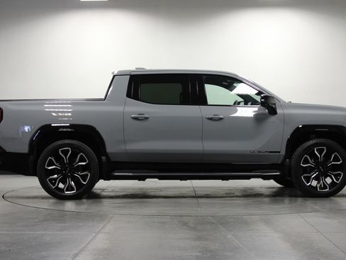 Used 2024 GMC Sierra EV Denali image 3