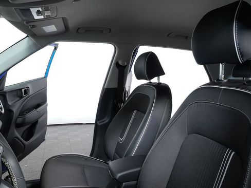 Used 2023 Hyundai Venue Limited w/ Cargo Package image 9