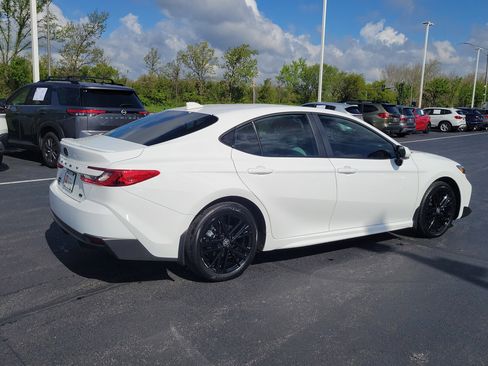 Certified 2025 Toyota Camry Hybrid AWD/4WD image 5