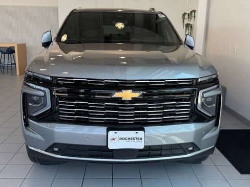 Used 2025 Chevrolet Suburban High Country AWD/4WD image 32