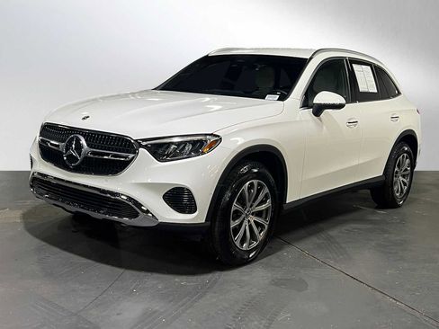Certified 2025 Mercedes-Benz GLC 300 4MATIC image 8