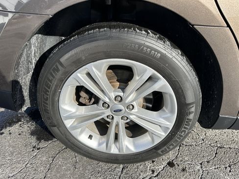 Used 2016 Ford Taurus SE image 12
