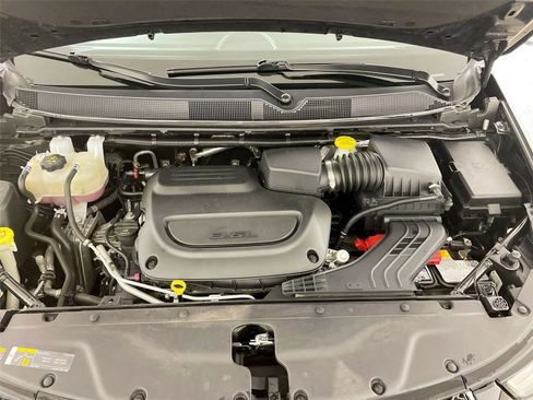 Used 2024 Chrysler Pacifica Touring-L image 30
