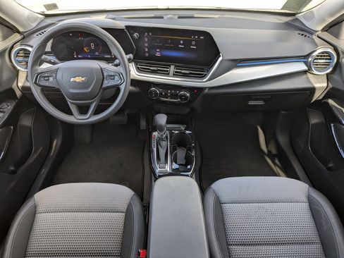 Used 2025 Chevrolet Trax LT image 16