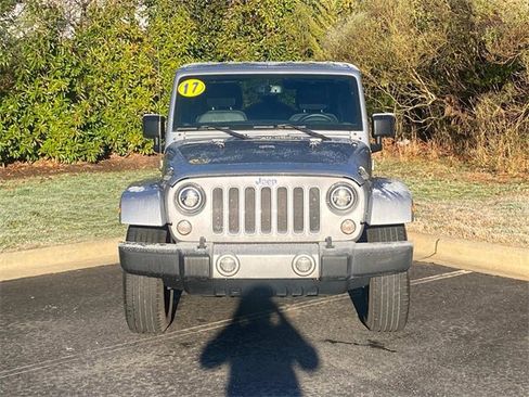 Used 2017 Jeep Wrangler Unlimited Sahara image 2
