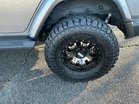 Used 2018 Jeep Wrangler Unlimited Sahara image 8