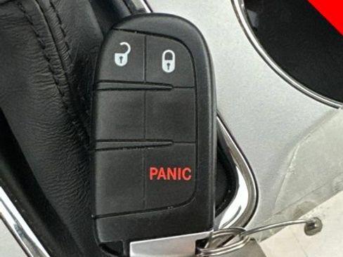 Used 2019 Jeep Grand Cherokee Laredo RWD image 7