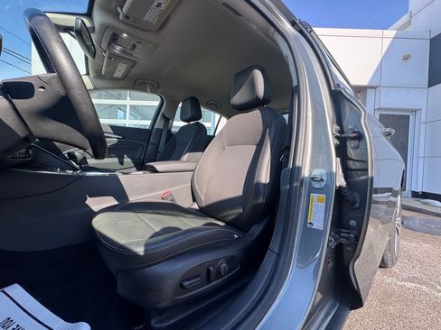 Used 2018 Buick Regal Preferred w/ Driver Confidence Package #1 image 10