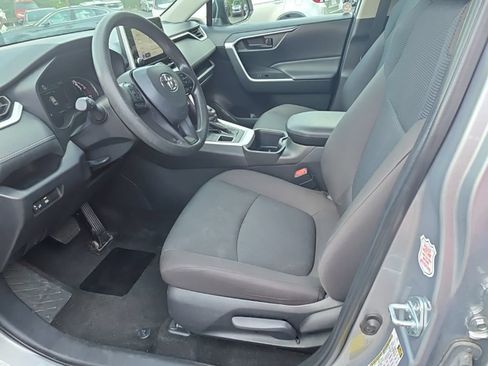 Used 2025 Toyota RAV4 LE AWD/4WD image 4