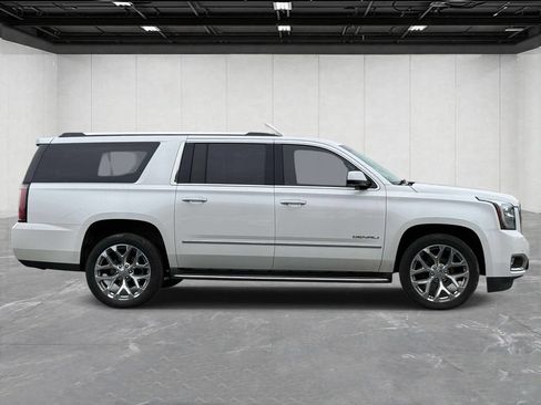 Used 2017 GMC Yukon XL Denali w/ Open Road Package AWD/4WD image 4