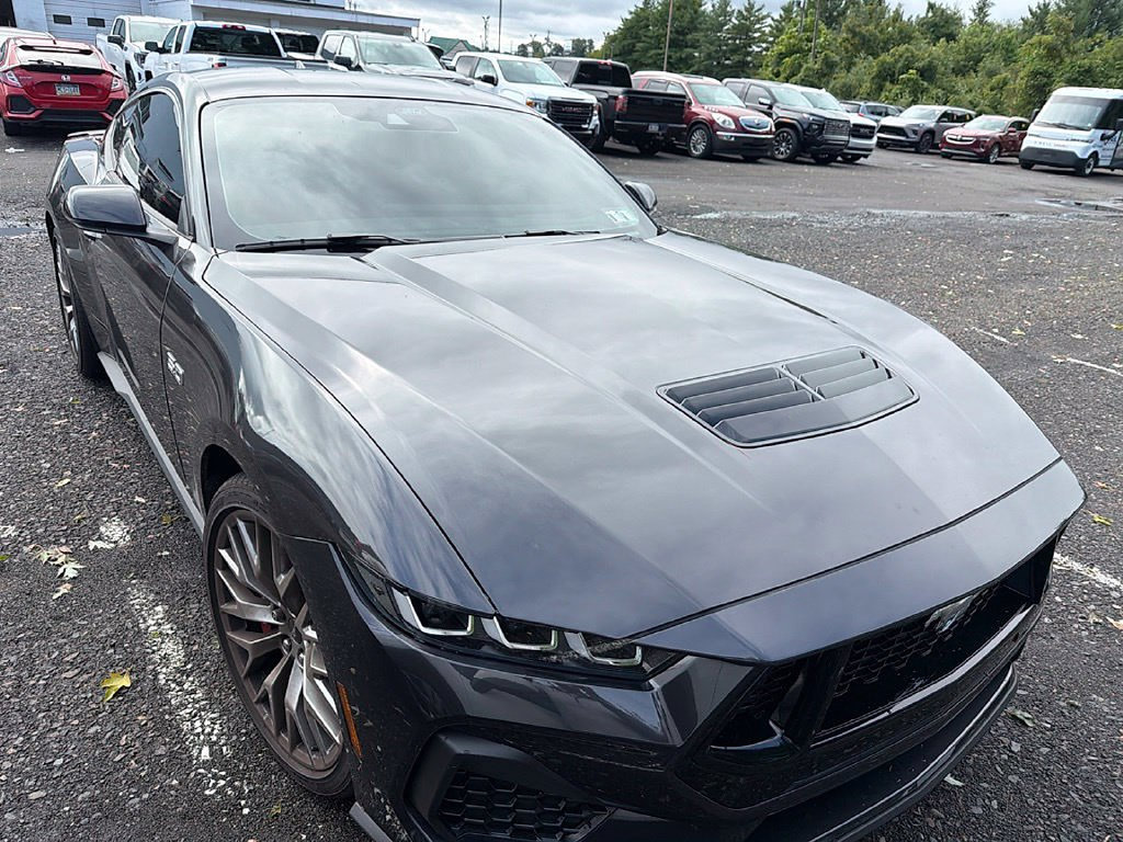 Used 2024 Ford Mustang GT Premium RWD image 3