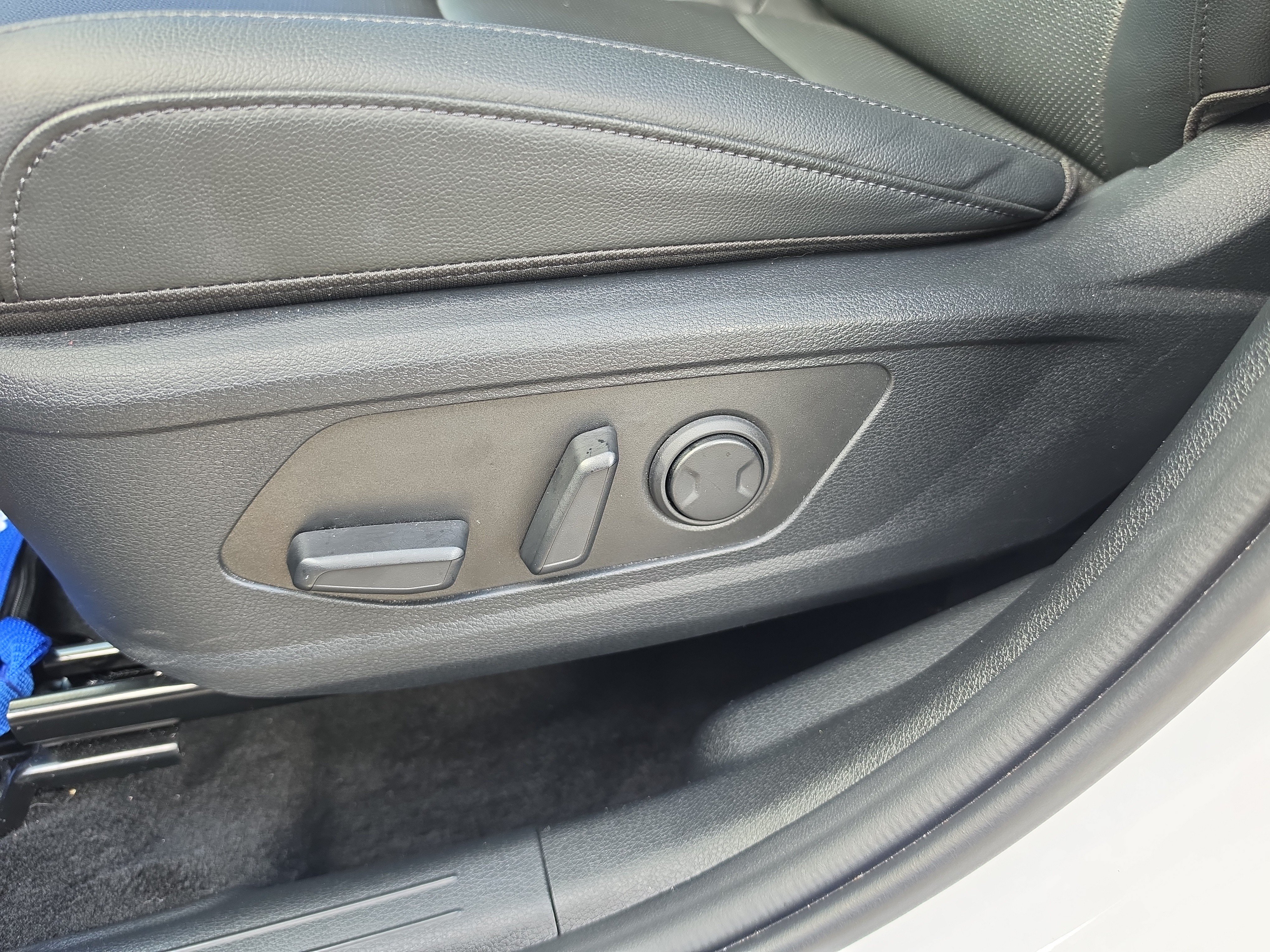 Certified 2025 Kia Sportage EX w/ Premium Package FWD image 21