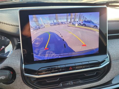 Used 2024 Jeep Compass Latitude image 19