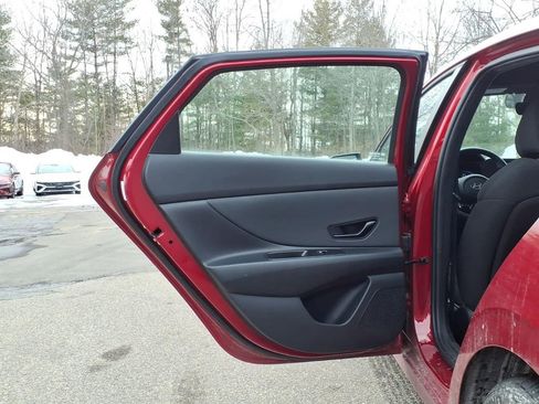 Used 2025 Hyundai Elantra Sport image 12