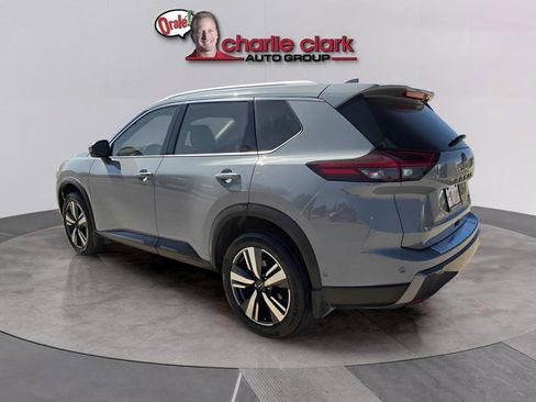Used 2024 Nissan Rogue SL FWD image 4