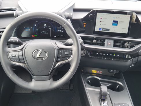 Certified 2025 Lexus UX 300h FWD image 33