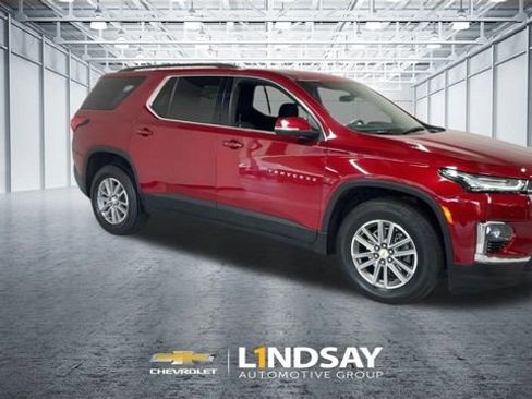 Used 2023 Chevrolet Traverse LT image 3