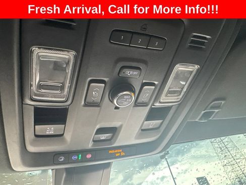 Used 2021 Chevrolet Suburban Premier w/ Premium Package AWD/4WD image 15