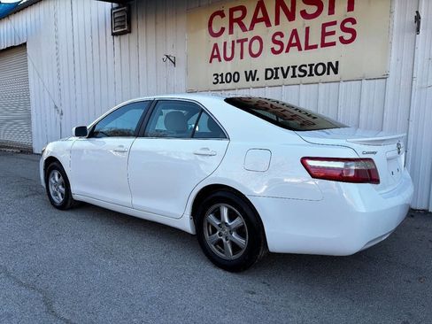 Used 2009 Toyota Camry LE image 2