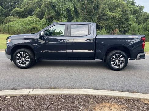 Used 2023 Chevrolet Silverado 1500 LT AWD/4WD image 9