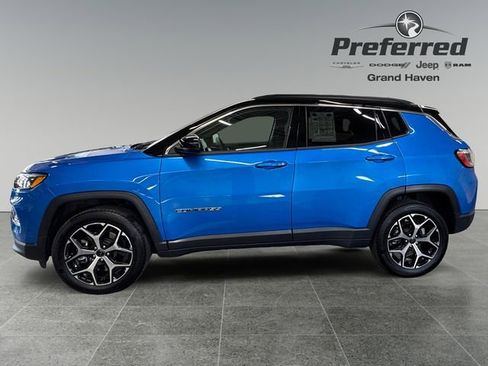 Used 2025 Jeep Compass Limited AWD/4WD image 9