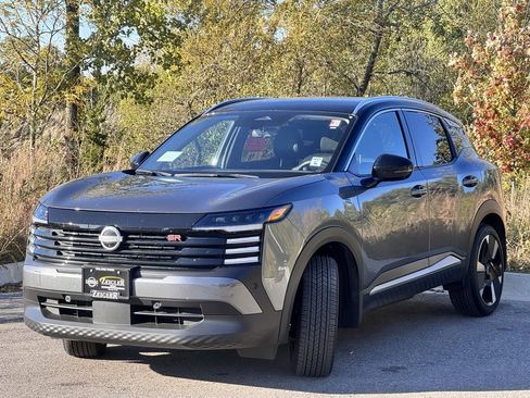 Certified 2025 Nissan Kicks SR w/ Illumination Package image 3