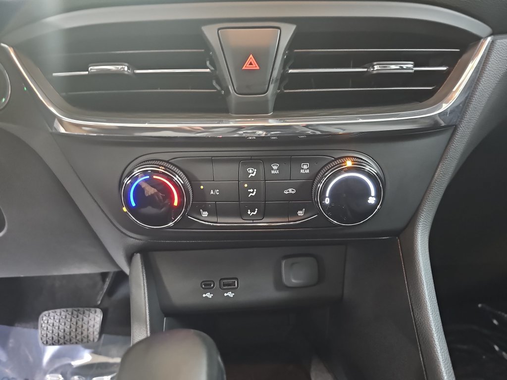 Used 2025 Buick Encore GX Preferred w/ Comfort Package FWD image 25