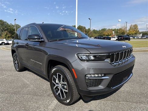 New 2025 Jeep Grand Cherokee Limited image 3