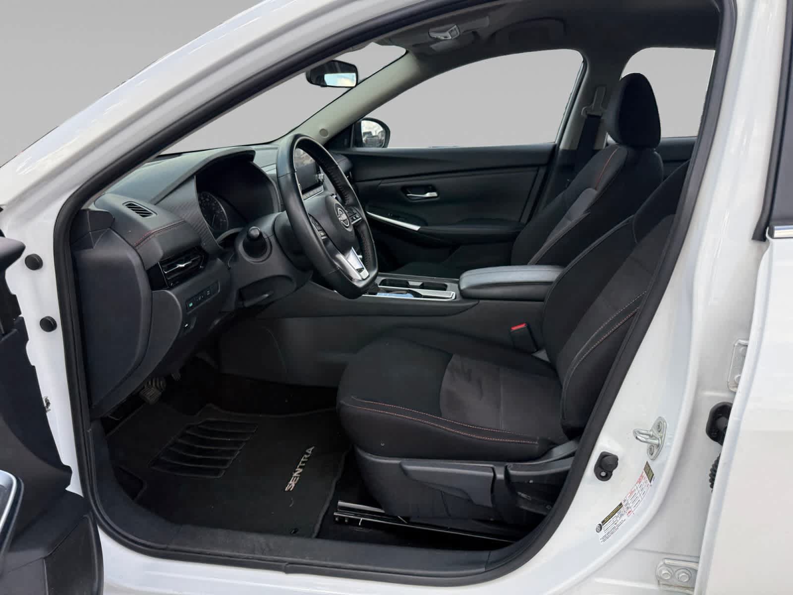 Used 2025 Nissan Sentra SR FWD image 11