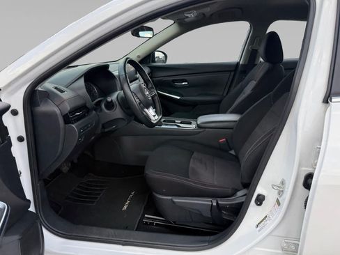 Used 2025 Nissan Sentra SR FWD image 11