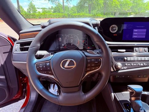 Used 2025 Lexus ES 350 w/ Premium Package FWD image 19