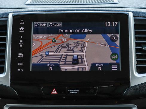 Used 2017 Honda Pilot Touring image 15