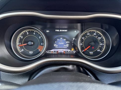 Used 2015 Jeep Cherokee Limited w/ Luxury Group image 10