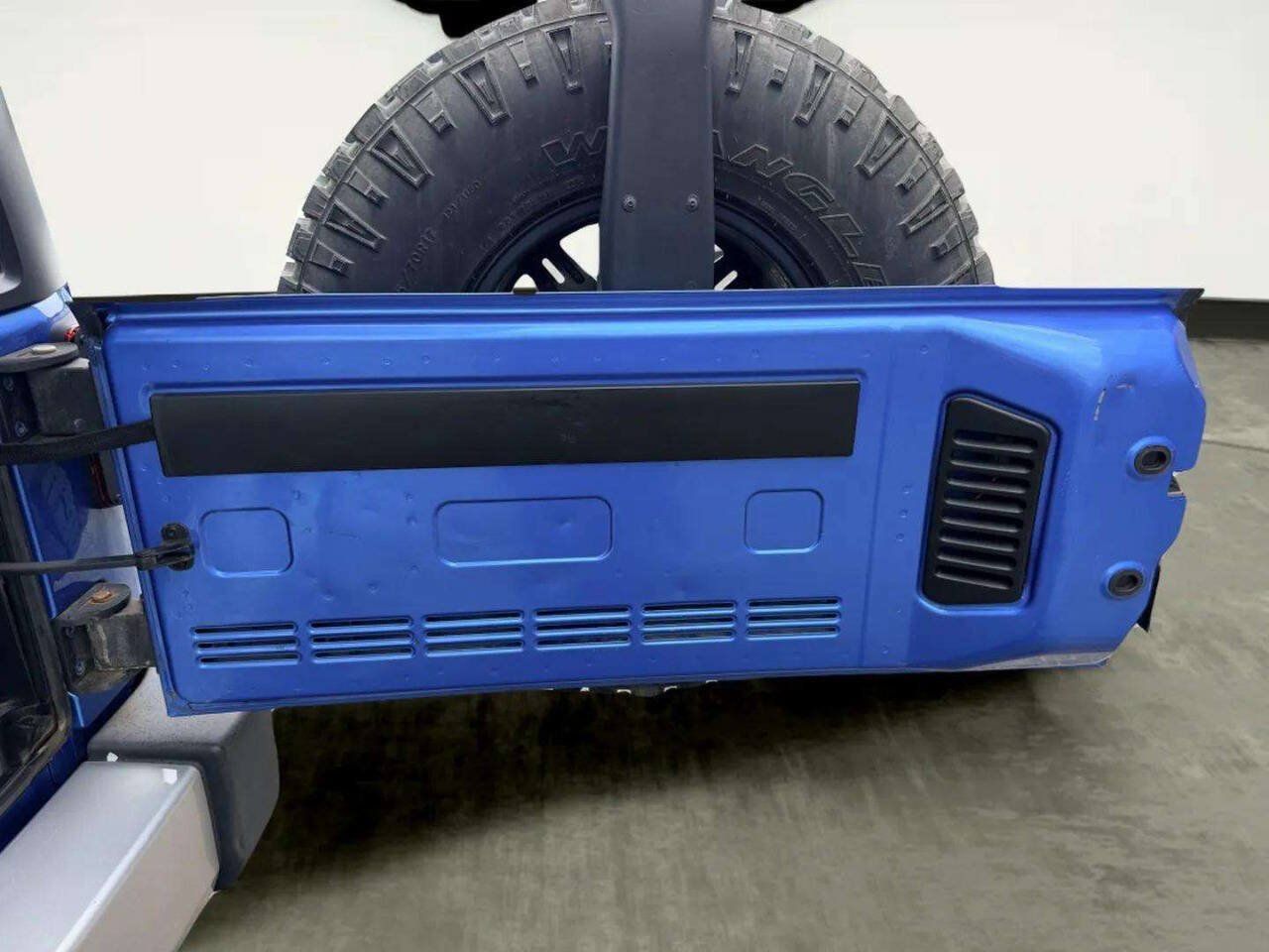 Used 2015 Jeep Wrangler Unlimited Sahara w/ Max Tow Package AWD/4WD image 7