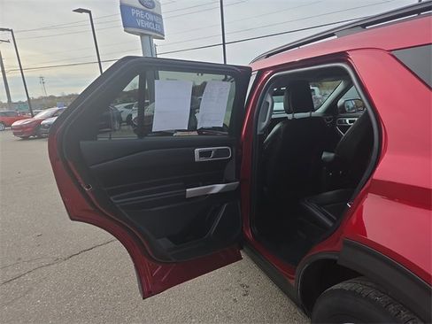 Certified 2022 Ford Explorer XLT w/ Equipment Group 202A image 32