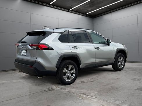 Used 2025 Toyota RAV4 XLE AWD/4WD image 5