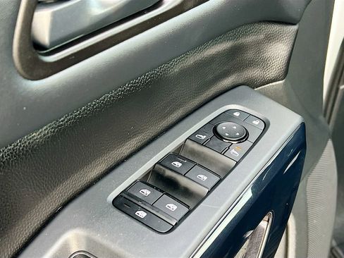 Used 2024 Nissan Pathfinder SV image 17