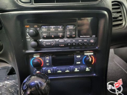 Used 2002 Chevrolet Corvette Coupe w/ Preferred Equipment Group2 image 15