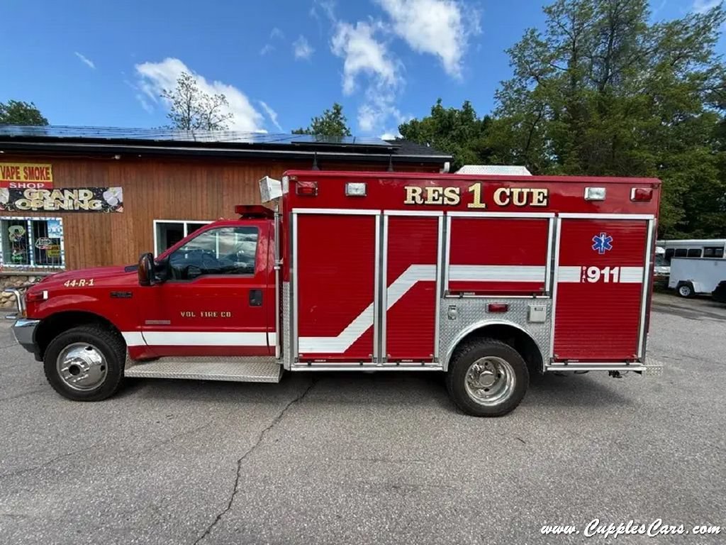 Used 2003 Ford F550 4x4 Regular Cab Super Duty image 3