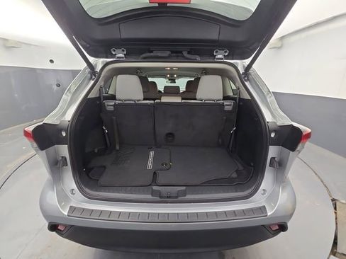 Used 2024 Toyota Highlander LE image 42