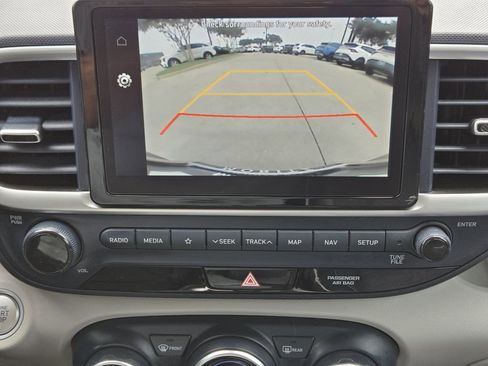 Used 2022 Hyundai Venue Limited FWD image 7