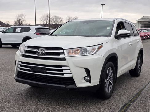 Used 2018 Toyota Highlander XLE image 3