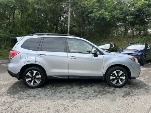 Used 2017 Subaru Forester 2.5i Premium w/ All-Weather Package AWD/4WD image 3